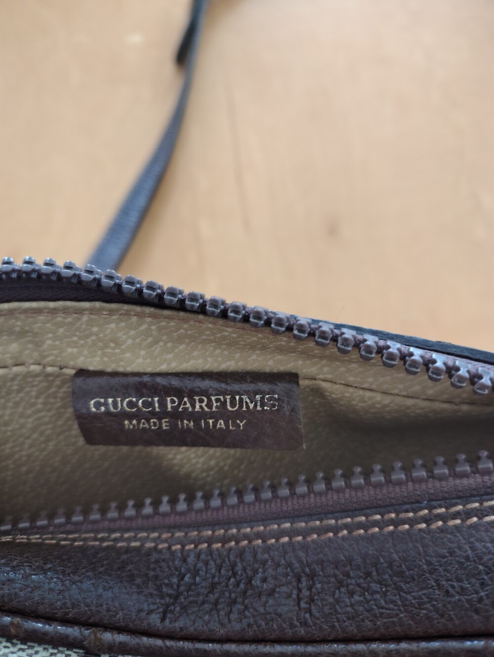 Vintage Gucci Parfums GG Monogram Crossbody Bag with Red and Green Web - Picture 7 of 16